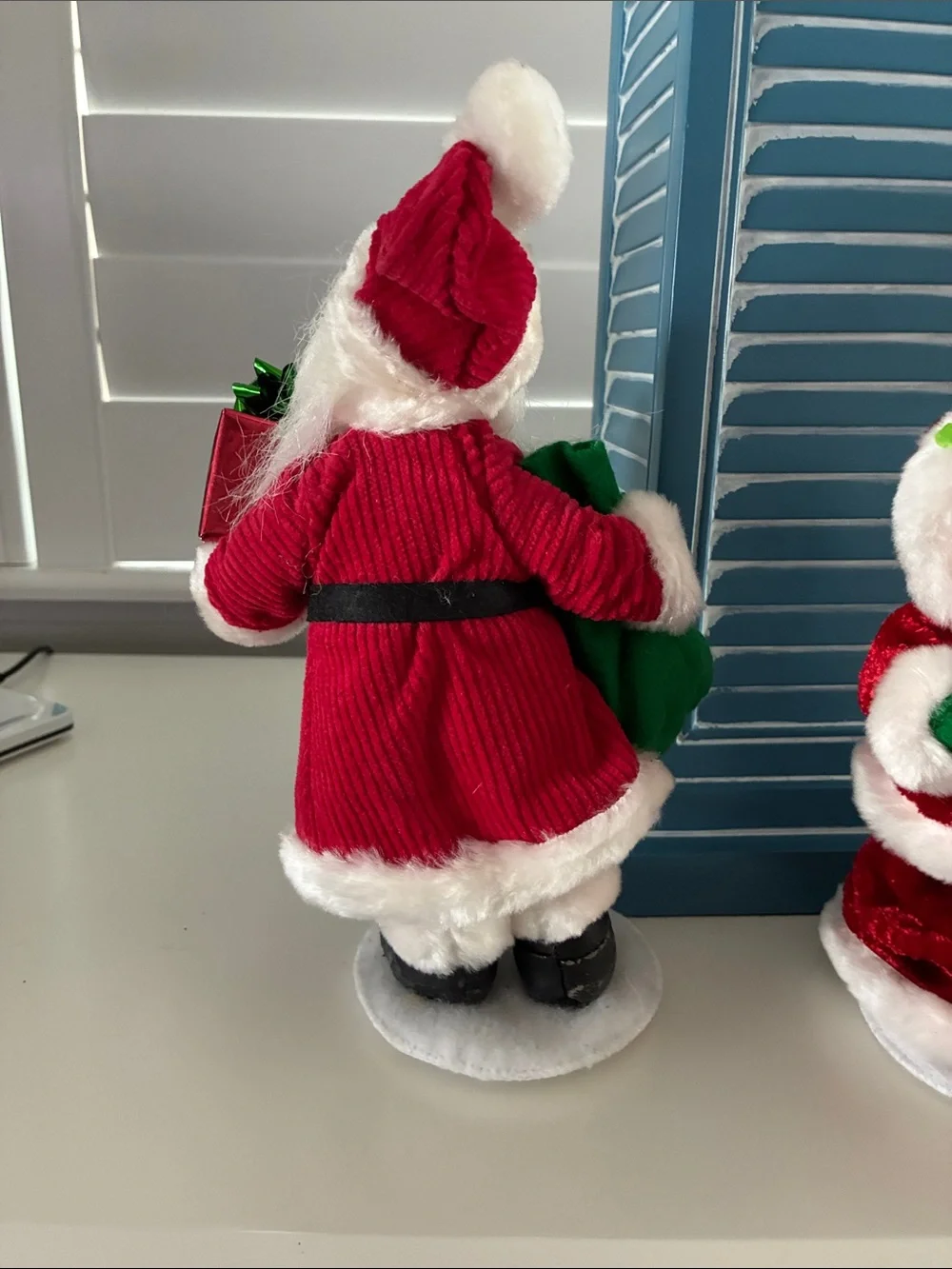 Annalee Red, Green & White Santa and Mrs. Claus Plush Holiday Pair